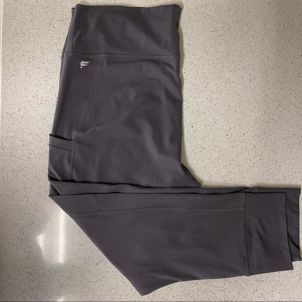 Fabletics gray crop leggings w pockets